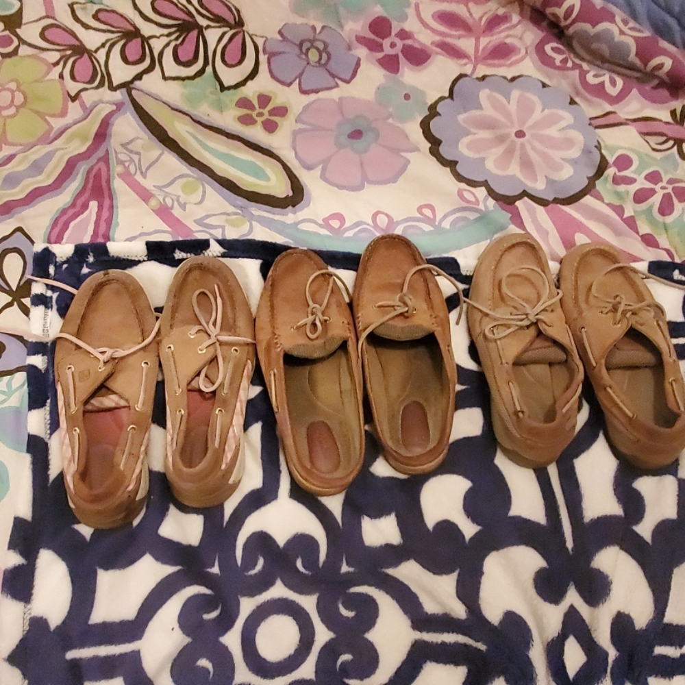 3 pairs of sperry shoes